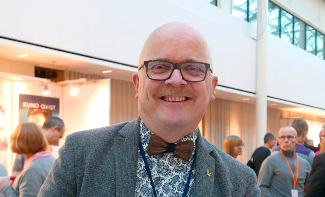 Kuvassa Näkösiantuntijoiden hallituksen puheenjohtaja Pekka Palmu.