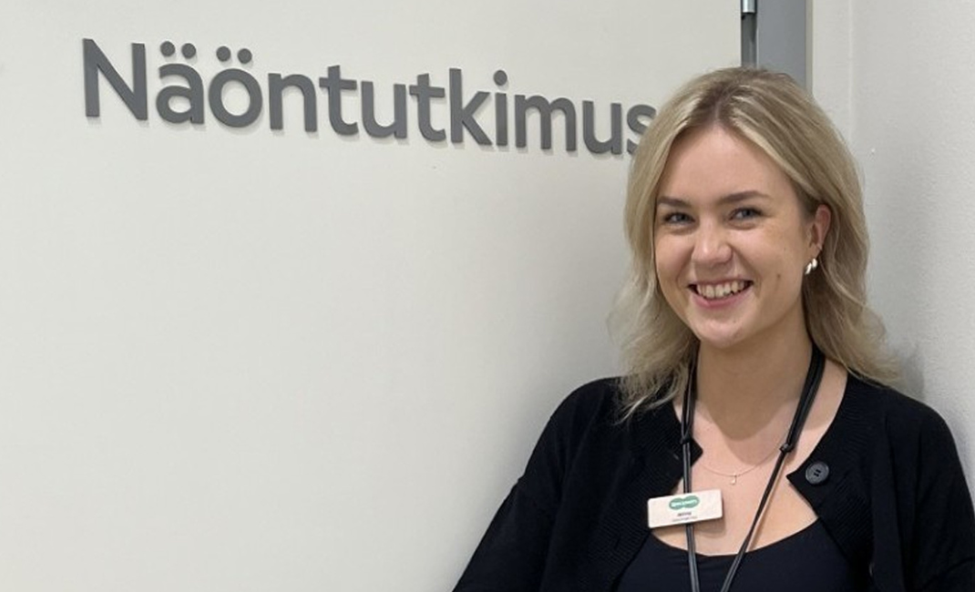 Jenny Berghäll on Helsingin kauppakeskus Triplan optikko.
