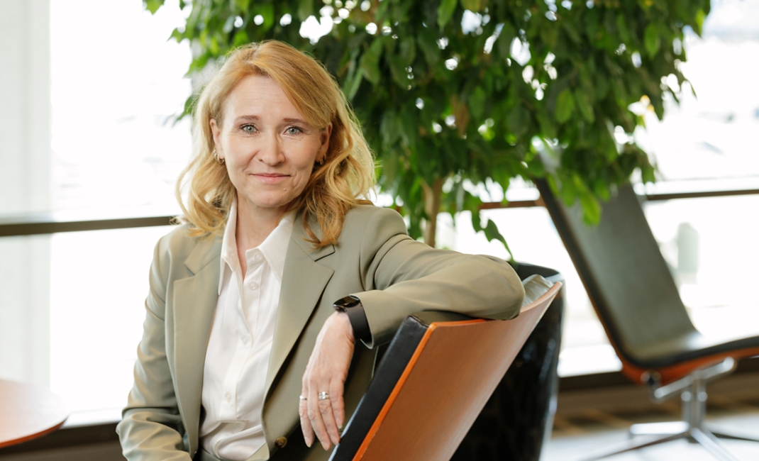 Kuvassa blogin kirjoittaja Tuula Loikkanen.